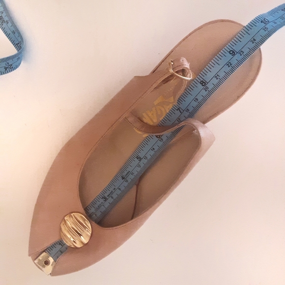 VNTG Ferragamo peep toe flat sandal beige - Picture 7 of 7